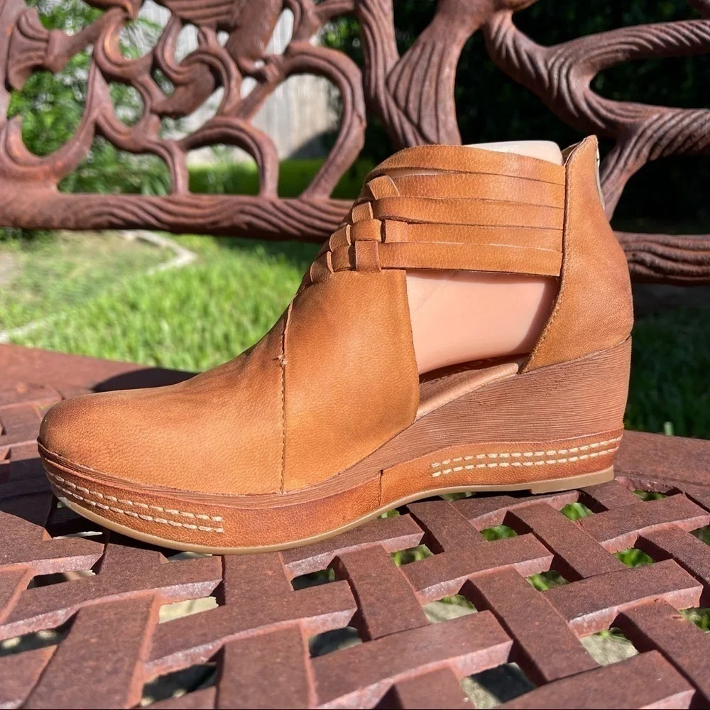 NWT Antelope N03 tamra woven leather wedge round toe closed toe pump